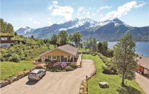 Amazing Home In Hundeidvik With Ethernet Internet